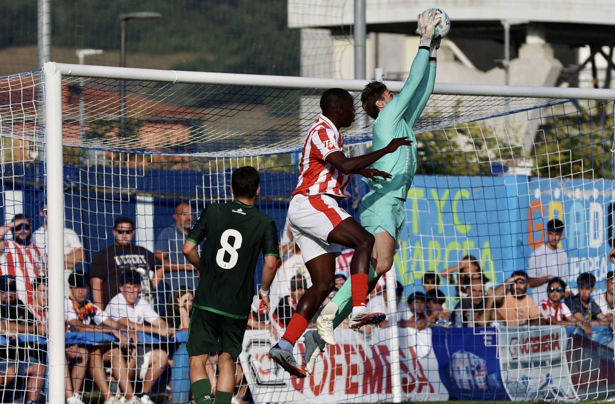 EN IMÁGENES: Amistoso de pretemporada en Grado entre Sporting y Racing de Santander