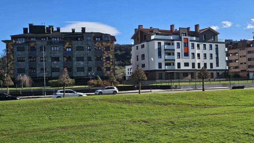 Villaviciosa autoriza la ocupación de las 36 viviendas de La Barquerina paralizadas por la denuncia de Costas tras modificarse el deslinde de la ría