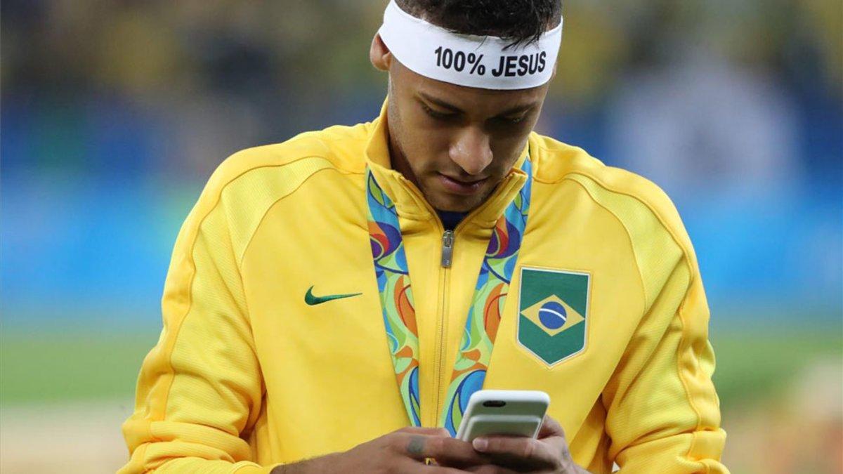 Neymar es muy activo en redes sociales y no deja de lanzar pequeños guiños