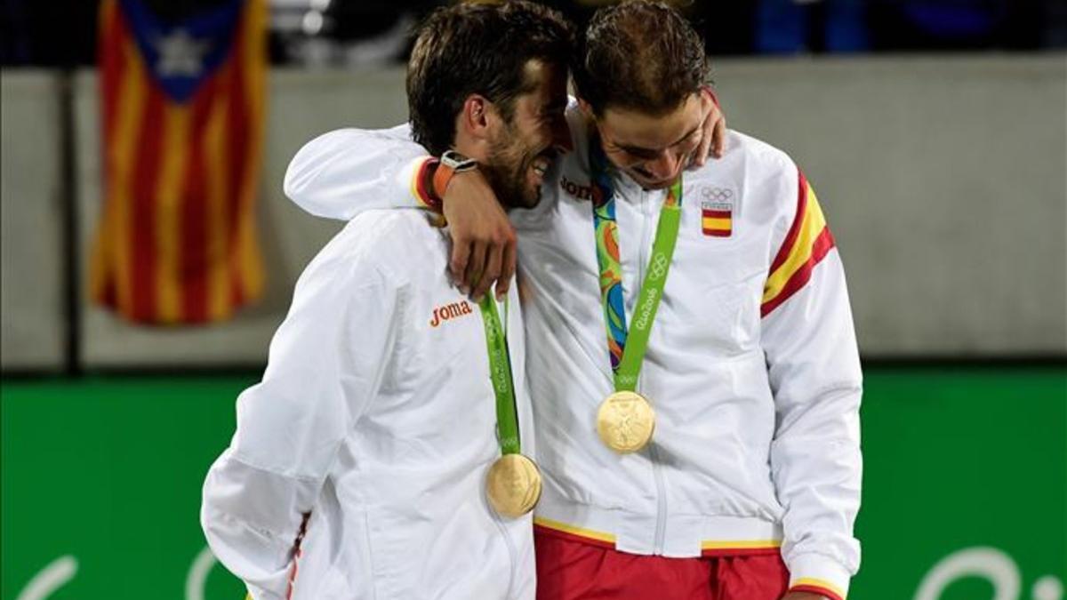 xortunogold medallists spain s rafael nadal  r  and spain160813162211