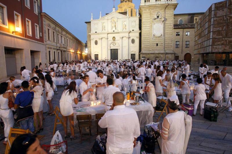 Fotogalería: V edición de la cena en blanco