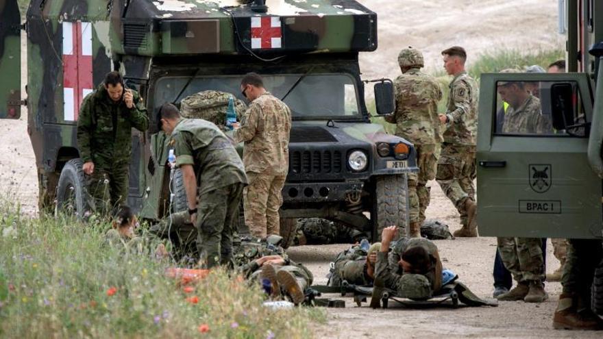 Trece paracaidistas heridos en un ejercicio militar en Zaragoza