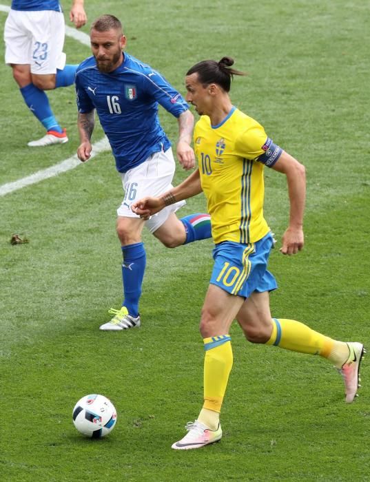 Las mejores imágenes del partido Italia-Suecia.