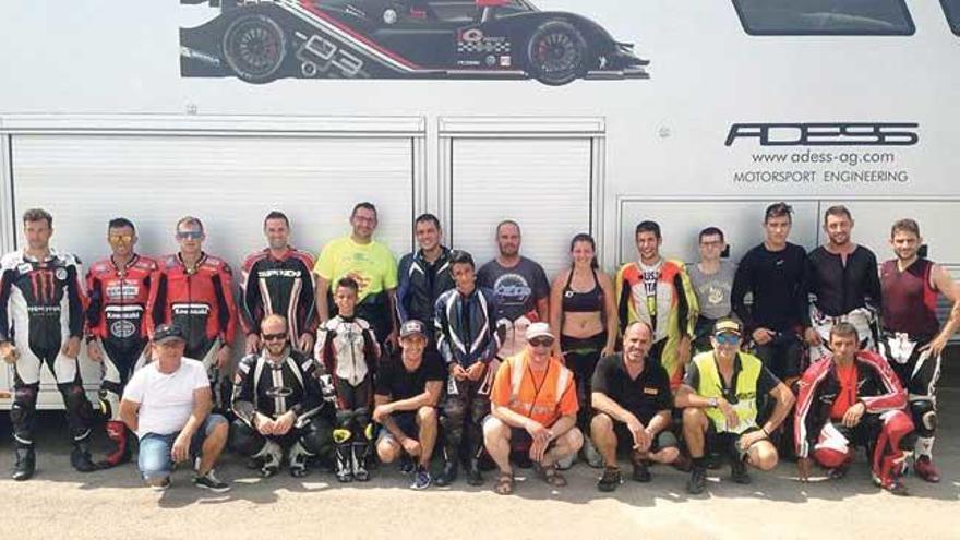 Luis Salom posa con el resto de pilotos mallorquines.