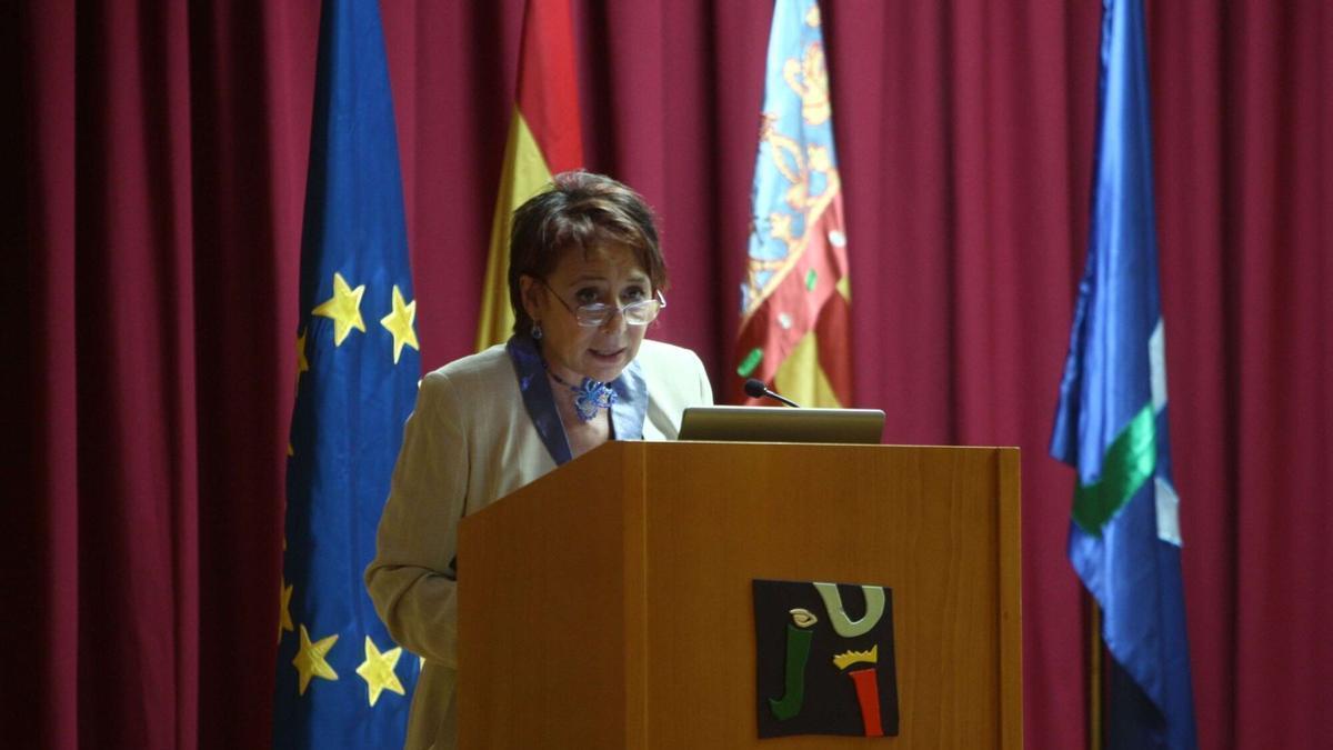 Carmen Olària en la inauguración de la Universidad para mayores.