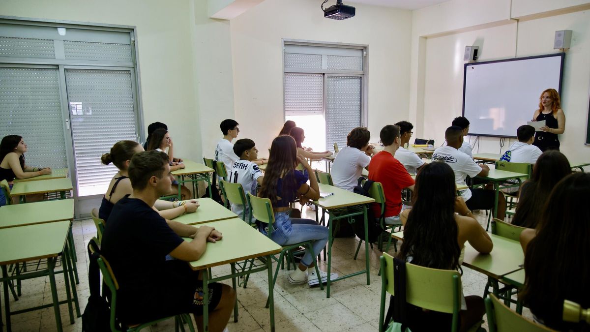 Foto de archivo del inicio de curso en un instituto de Cartagena