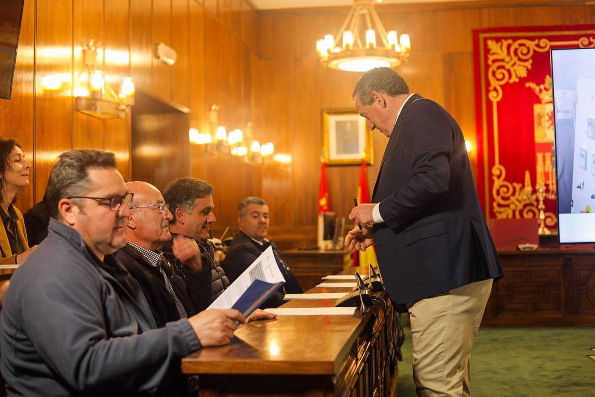 Zamora. acto de firma de los convenios del Plan de Emergencia con distintos ayuntamientos en los que se ejecutarán actuaciones en los sistemas de abastecimiento o en la red de saneamiento.