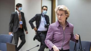 Von der Leyen abandona la cumbre de la UE tras tener contacto con un positivo