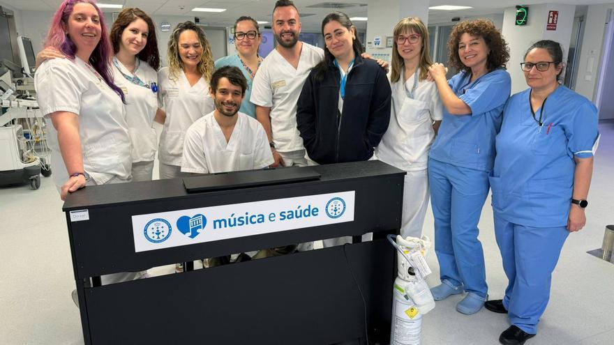 El piano acompaña a pacientes y sanitarios en el CHUO