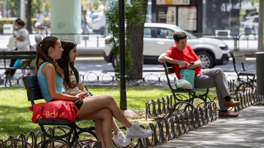 Vídeo | El calor ya se deja notar con fuerza en Zaragoza