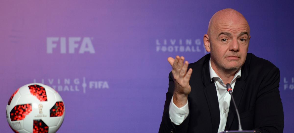 Infantino, presidente de la FIFA, rotundo: No habrá tarjeta azul