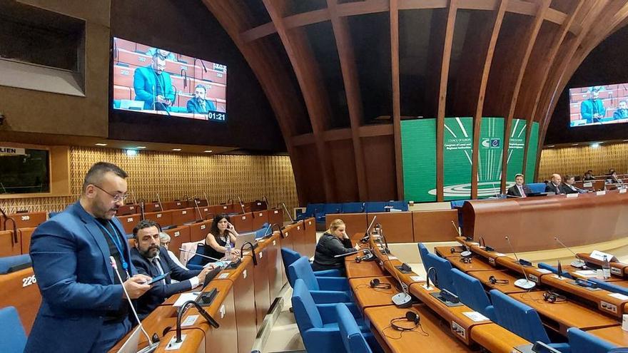 Imagen de la intervención del alcalde de Vila-real, José  Benlloch, en el pleno del Congreso de Poderes Locales y Regionales del Consejo de Europa en Estrasburgo.Estrasburg