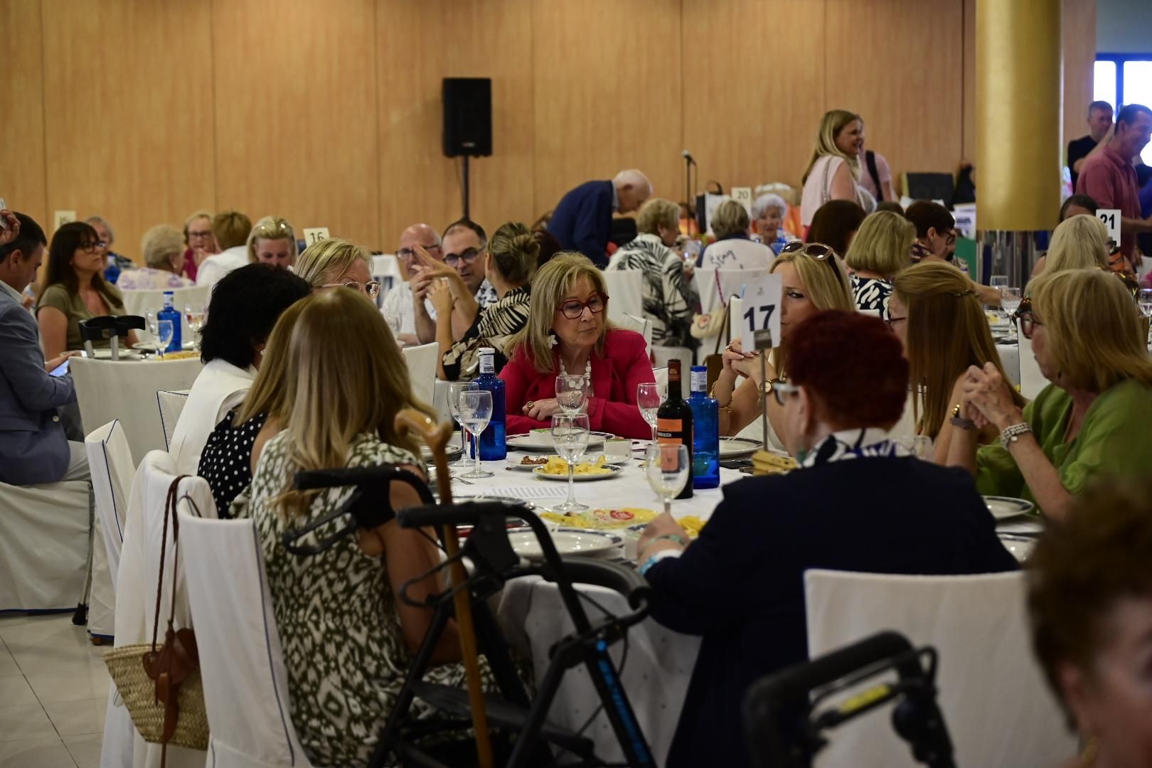Gala solidaria a beneficio de la Asociación Conta el Cáncer en Castelló