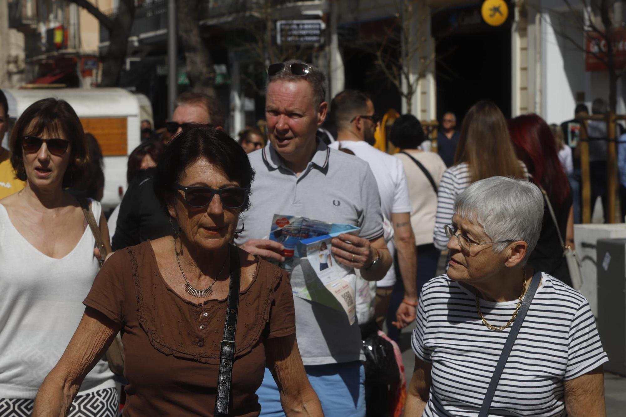 El ambiente fallero y el calor, protagonistas este domingo en València