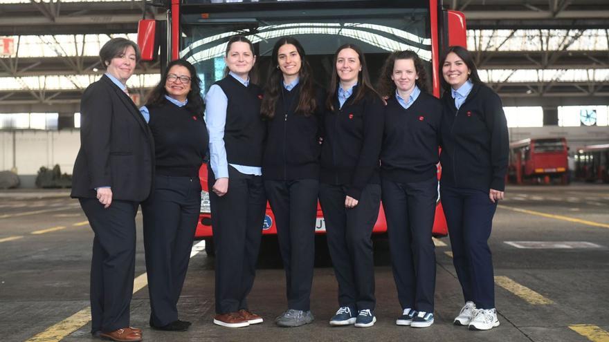 Mujeres en los buses de A Coruña: pasión por conducir