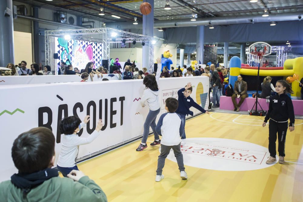 Cientos de niños y niñas disfrutan de Expojove 2019