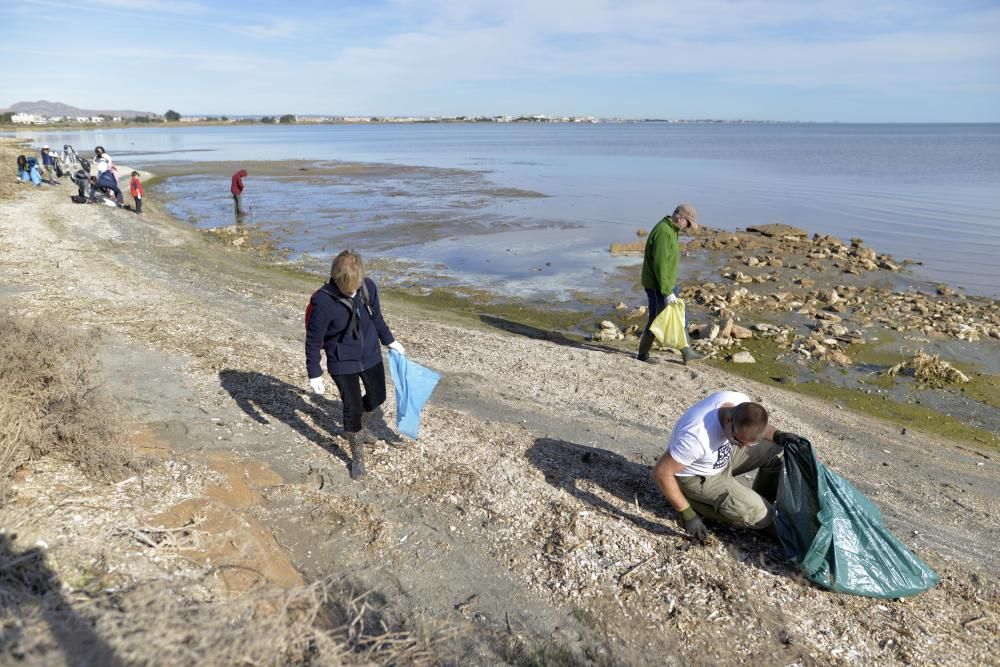 Recogida de plásticos en el Mar Menor