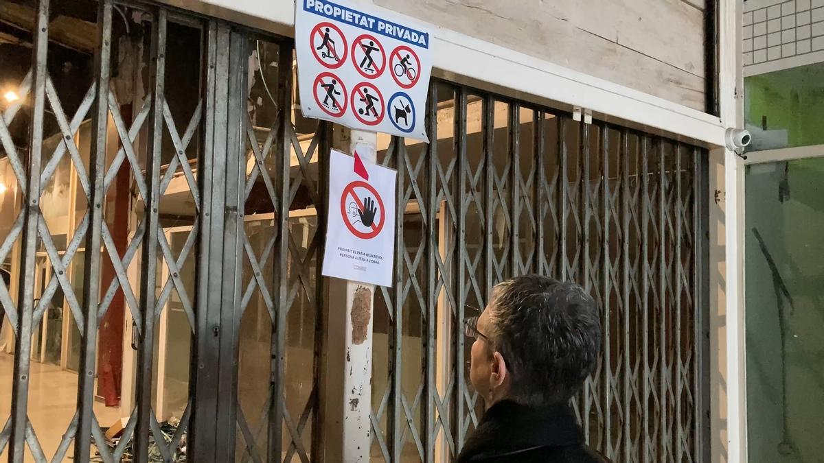 Imatges de l'estat actual del Bulevard 32 de Figueres, afectat per un incendi