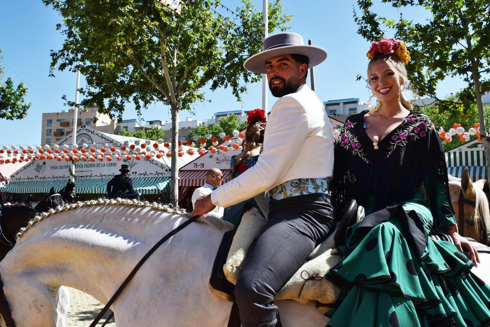 Pareja a caballo