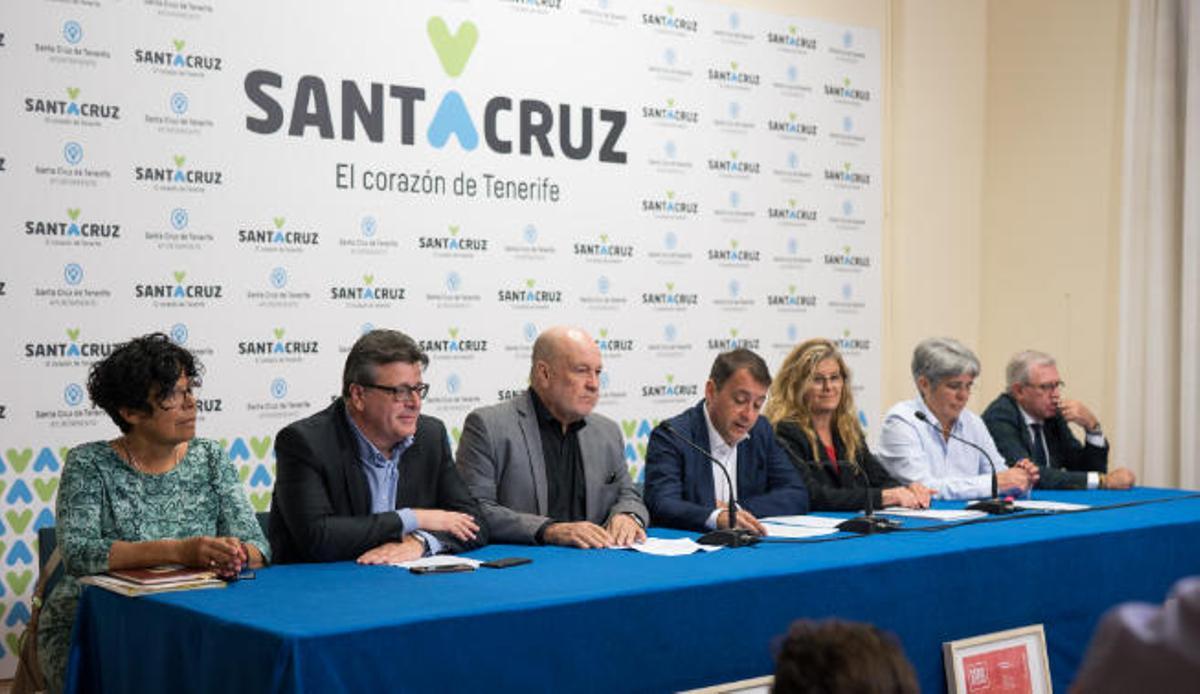 Momento de la presentación de la XXI Feria del Libro en el Ayuntamiento de Santa Cruz de Tenerife.