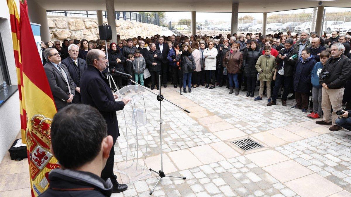 Lambán asiste en Novallas a la inauguración del Centro de Ocio Terapéutico