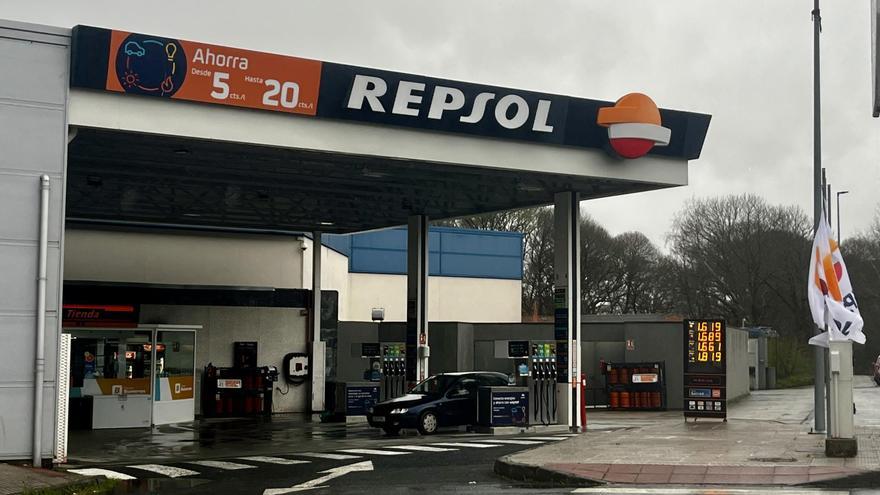 Llenar el depósito en Semana Santa: dos euros más que en 2023 si es gasoil y cuatro menos en gasolina