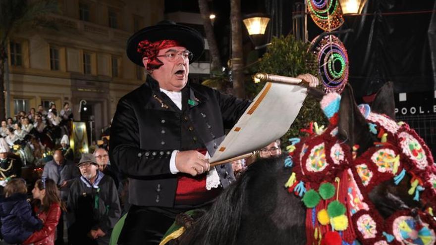 Vocalización perfecta para los versos de luz de Bernat Artola