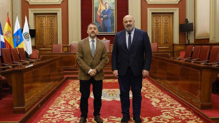 José Manuel Bermúdez, ayer junto al alcalde de Palma, Jaime Martínez. | AJUNTAMENT