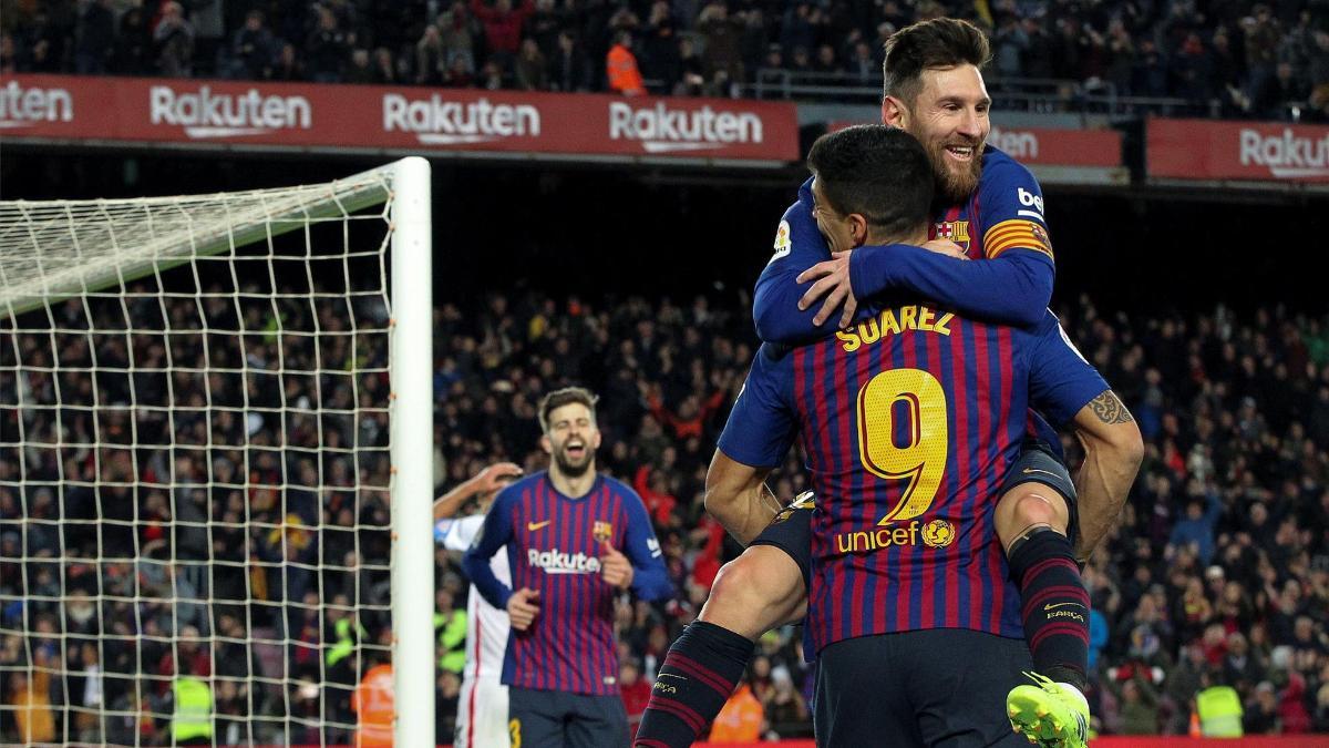 Leo Messi y Luis Suárez celebrando un gol con el Barça