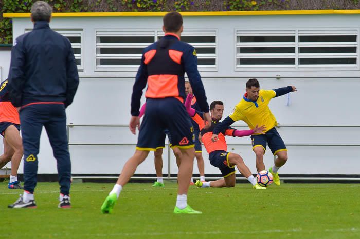 Entrenamiento de la UD Las Palmas, en Barranco ...