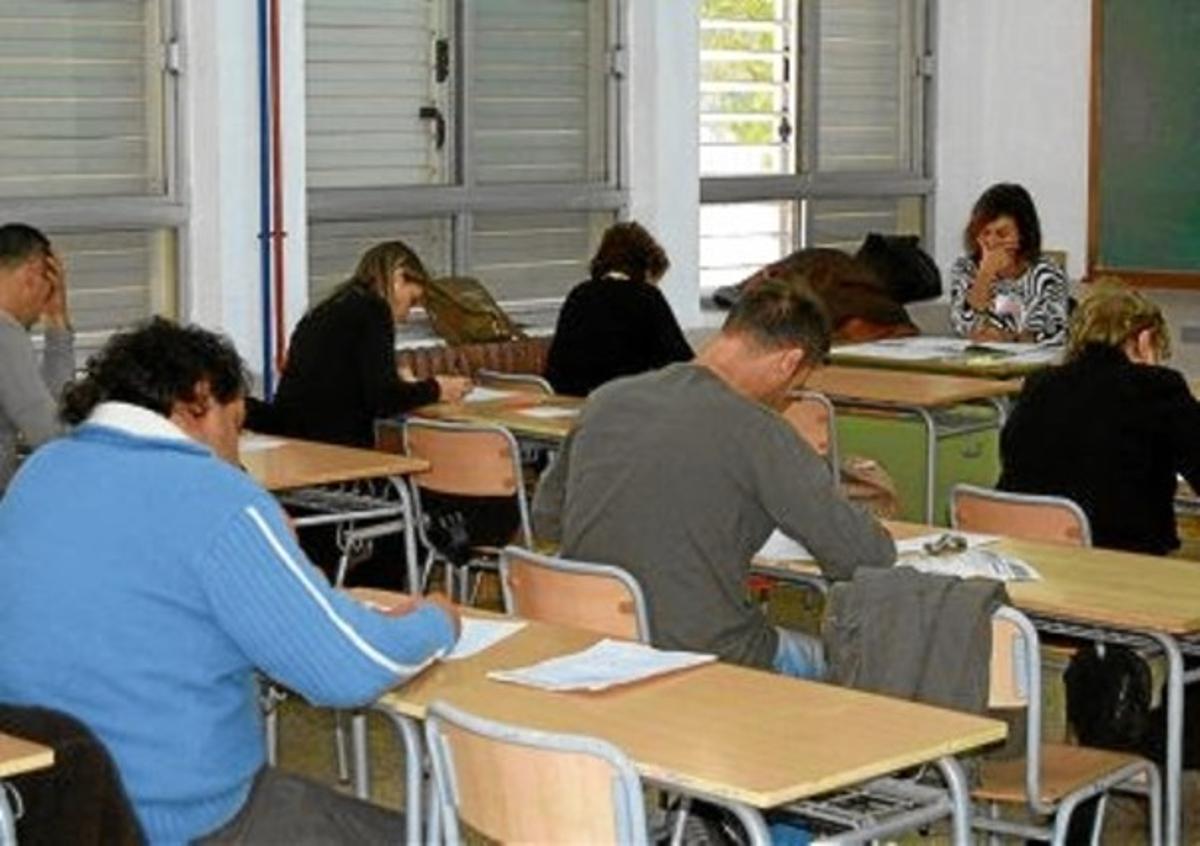 Una imatge de l’examen per obtenir l’equivalent al nivell C de Catalunya, a Vinaròs, el novembre passat. Una imatge de l’examen per obtenir l’equivalent al nivell C de Catalunya, a Vinaròs, el novembre passat.