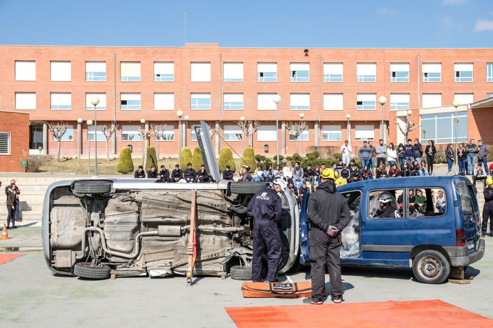 Visita de Ximo Puig al instituto de Formación Profesional Valle de Elda