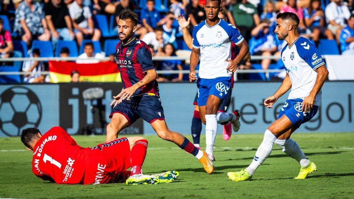 Un lance del Tenerife-Levante