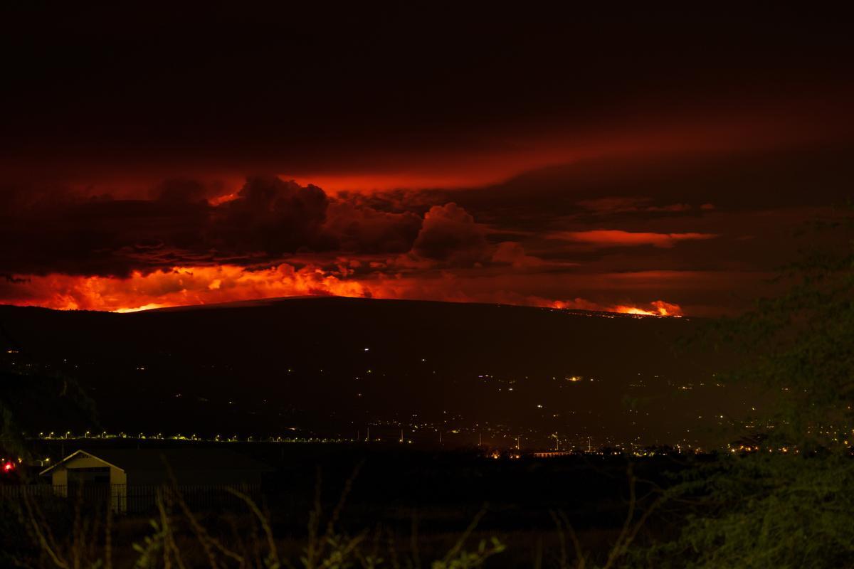 El volcán Mauna Loa (Hawái) entra en erupción por primera vez en 40 años