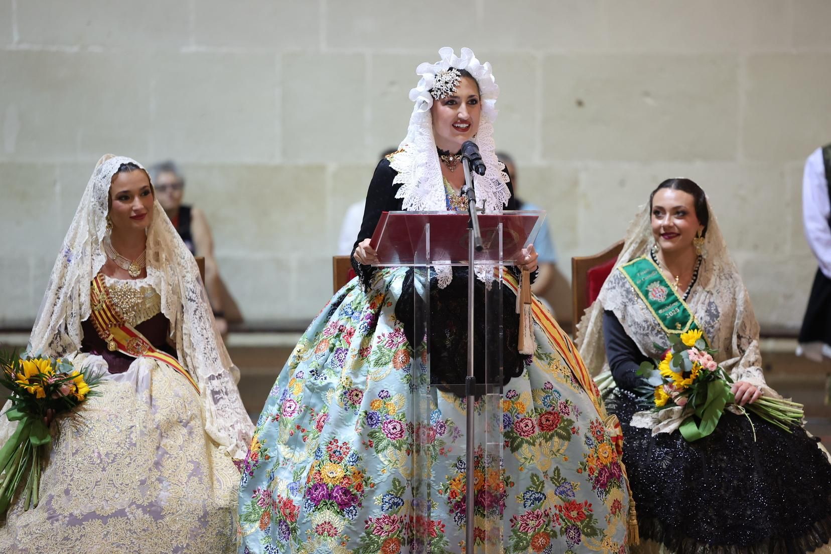 Berta y la corte completan la Ofrenda de Alicante