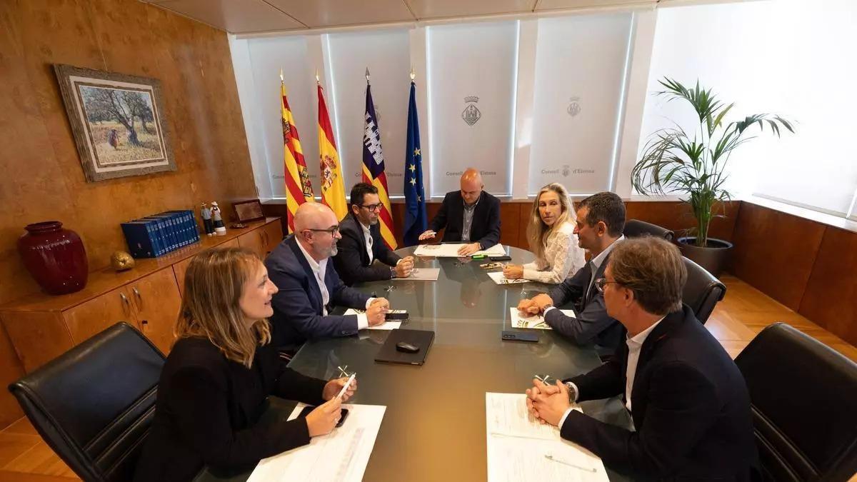 Consell de Alcaldes en la sede insular