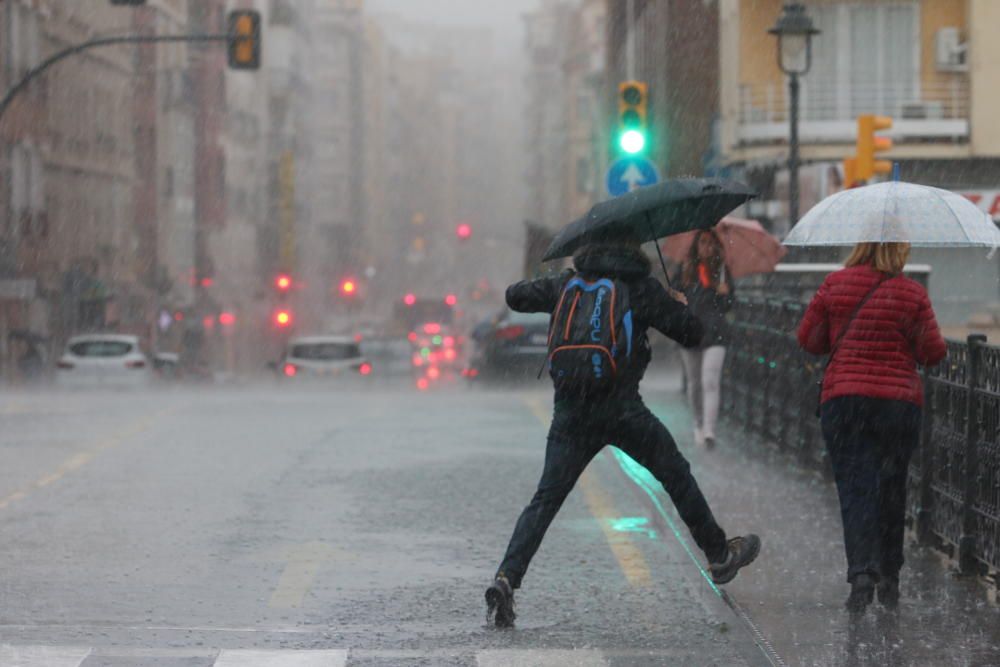 La capital de la Costa del Sol amanece bajo las nubes y con una previsión de lluvias intensas que se quedarán hasta la próxima semana