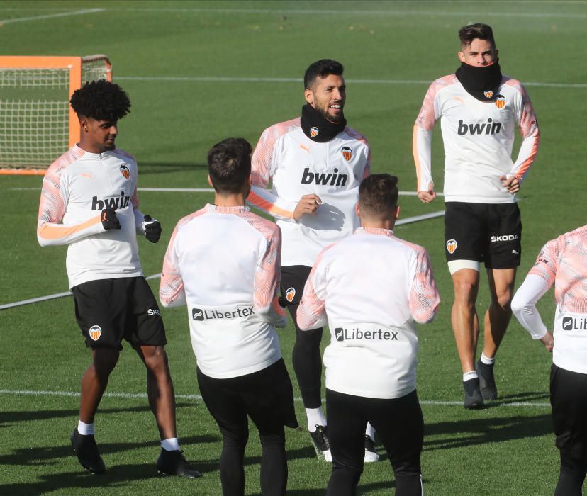 Las imágenes del entrenamiento del Valencia CF antes de medirse al Real Madrid