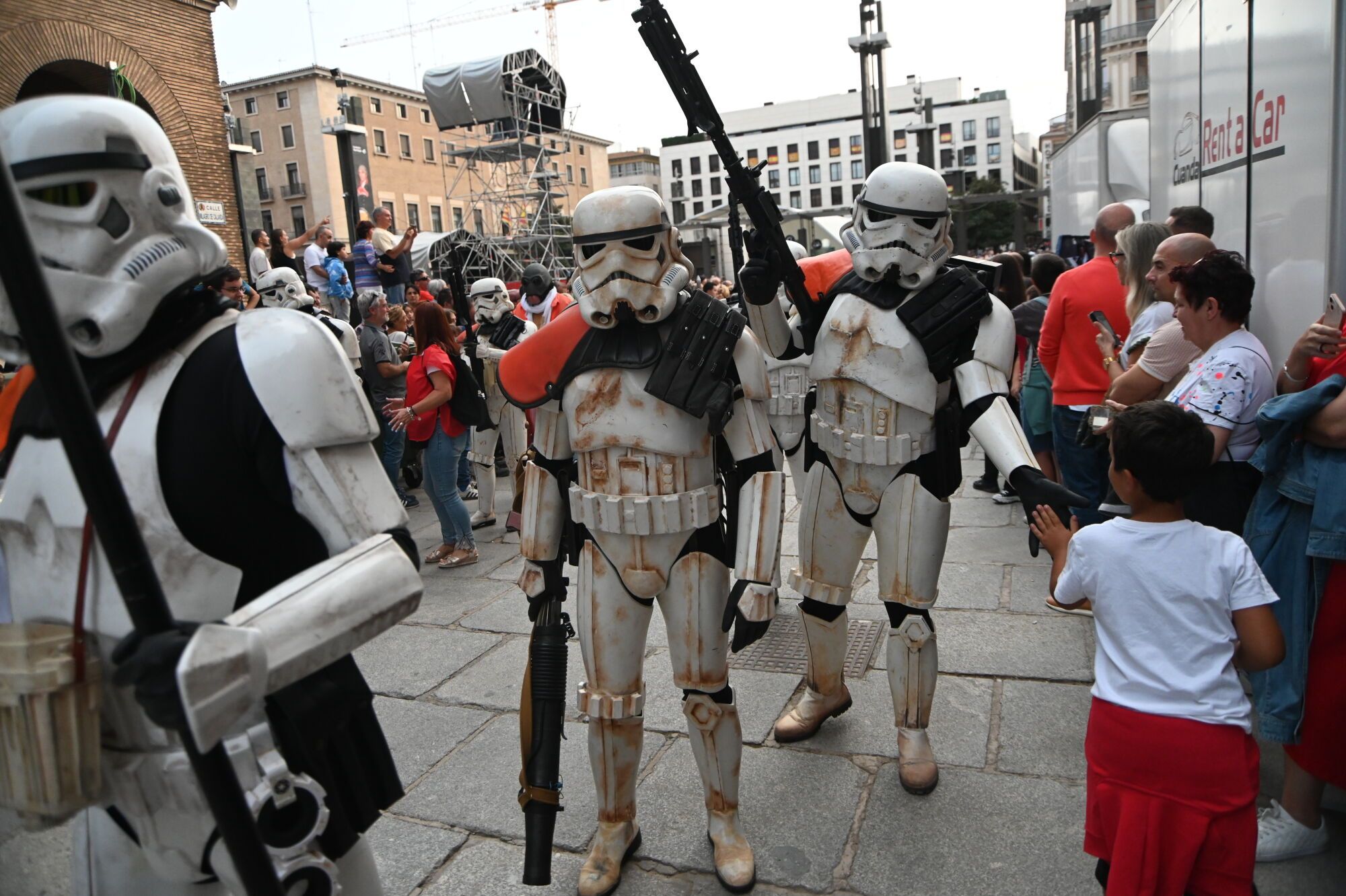En imágenes | El desfile de Star Wars acerca la fuerza al público de Zaragoza