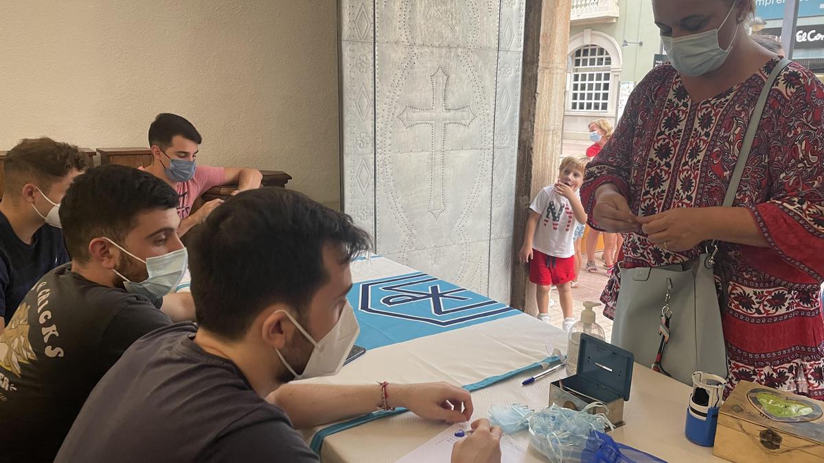 Ayer se abrió la capilla para inscribirse a la vestición de la medalla o pagar la fiesta.