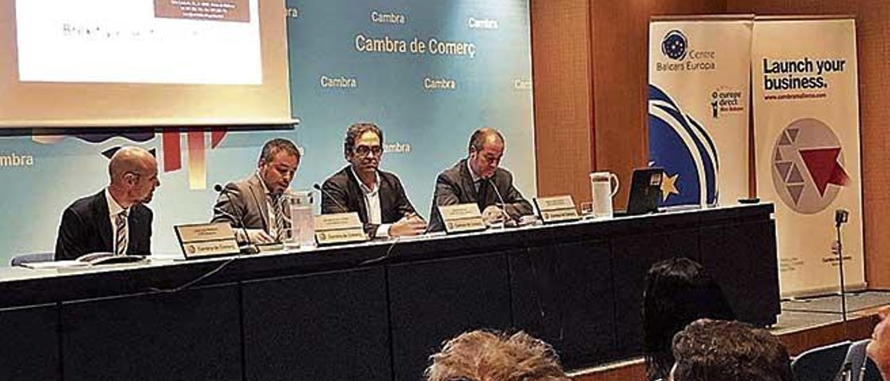 Imagen de la conferencia sobre el sector nÃ¡utico y el Brexit en la CÃ¡mara de Comercio.