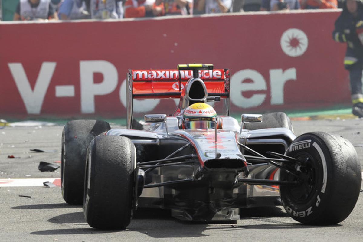 Estado en el que ha quedado el McLaren de Lewis Hamilton tras el accidente.