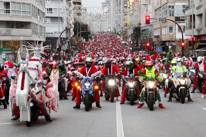 Papá Noel invade la ciudad en moto