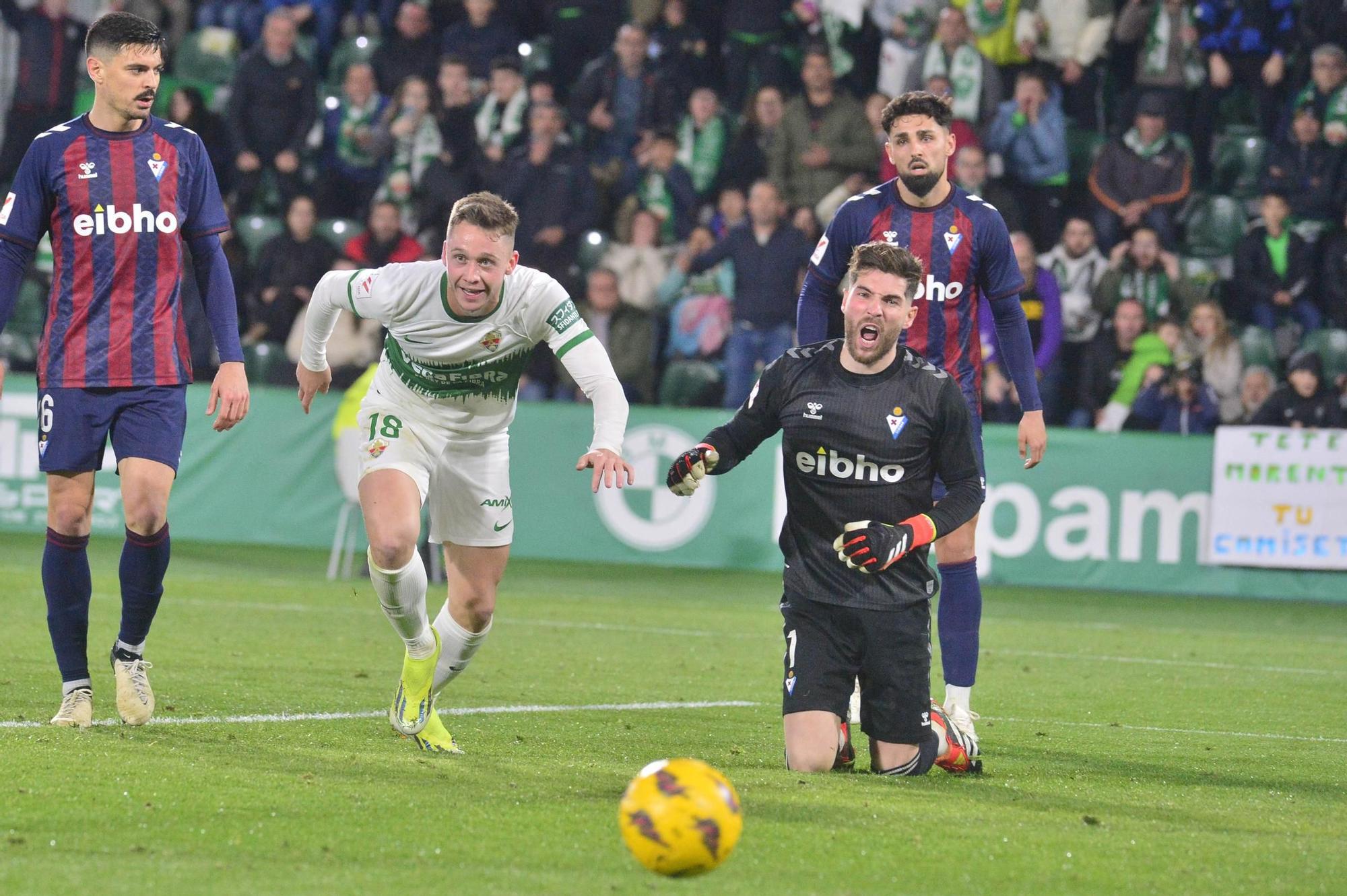 El Elche choca contra una muralla