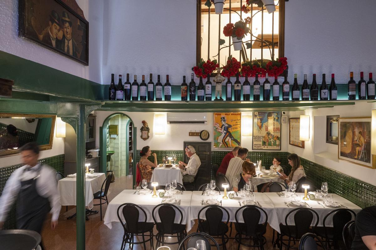 Barcelona. 31.07.2026. Barcelona. Interior del restaurante Can Lluis  en la calle Cera, 49 . Fotografía de Jordi Cotrina