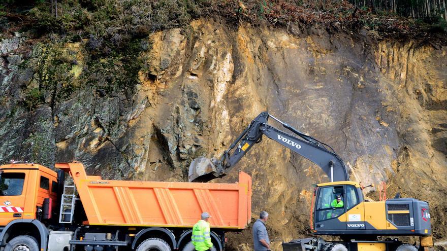 La Xunta reabre la autovía tras cuatro días de cierre en Domaio por la caída de piedras