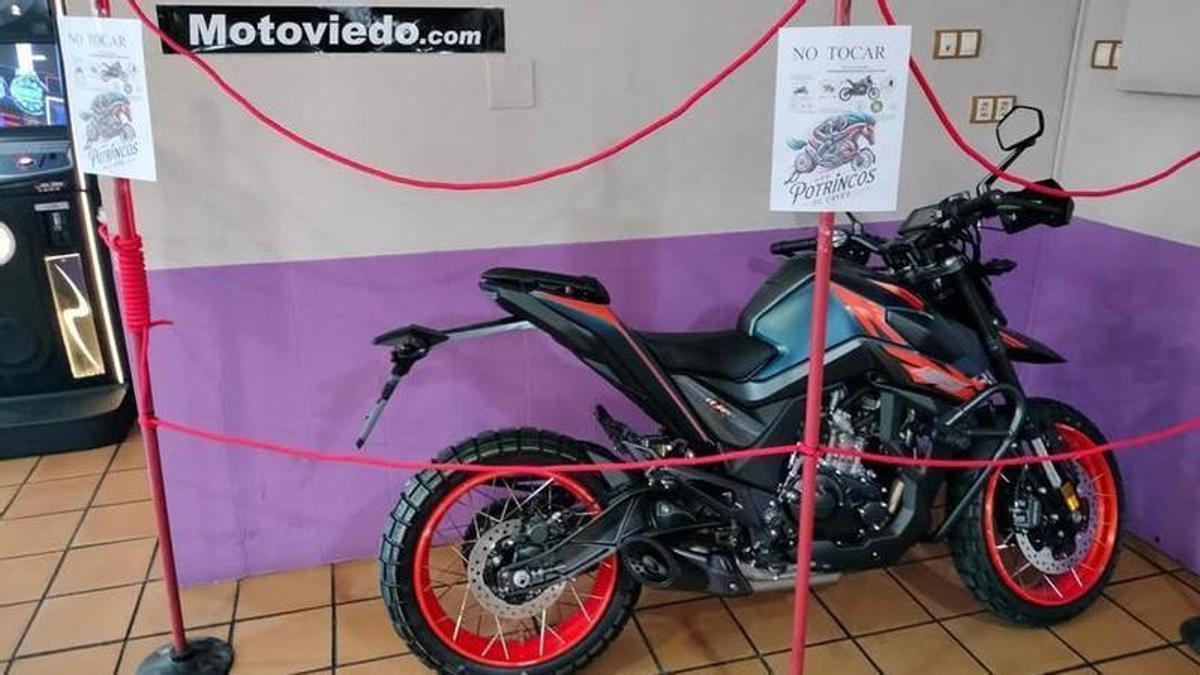 La moto sorteada por el colectivo el pasado año.