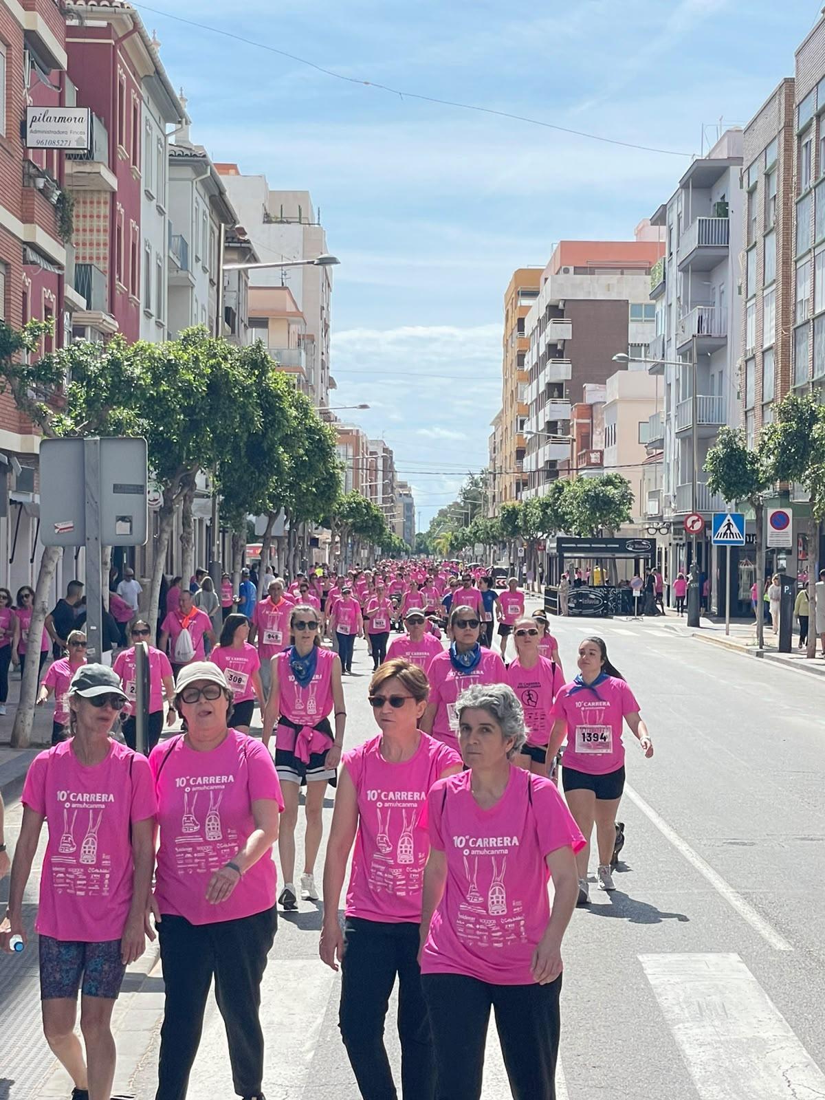 Así ha sido la carrera solidaria por el cáncer de mama en Sagunt
