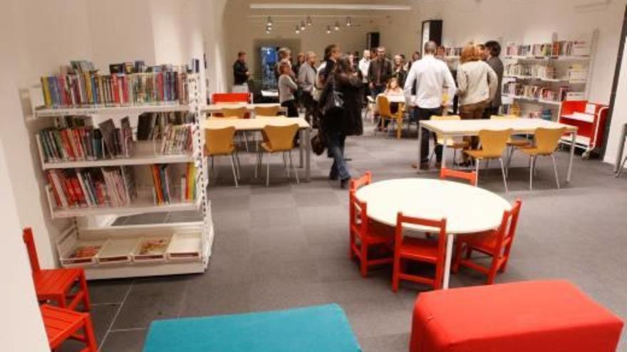 L&#039;actual sala de lectura a la Casa de Cultura, que obre a les tardes.