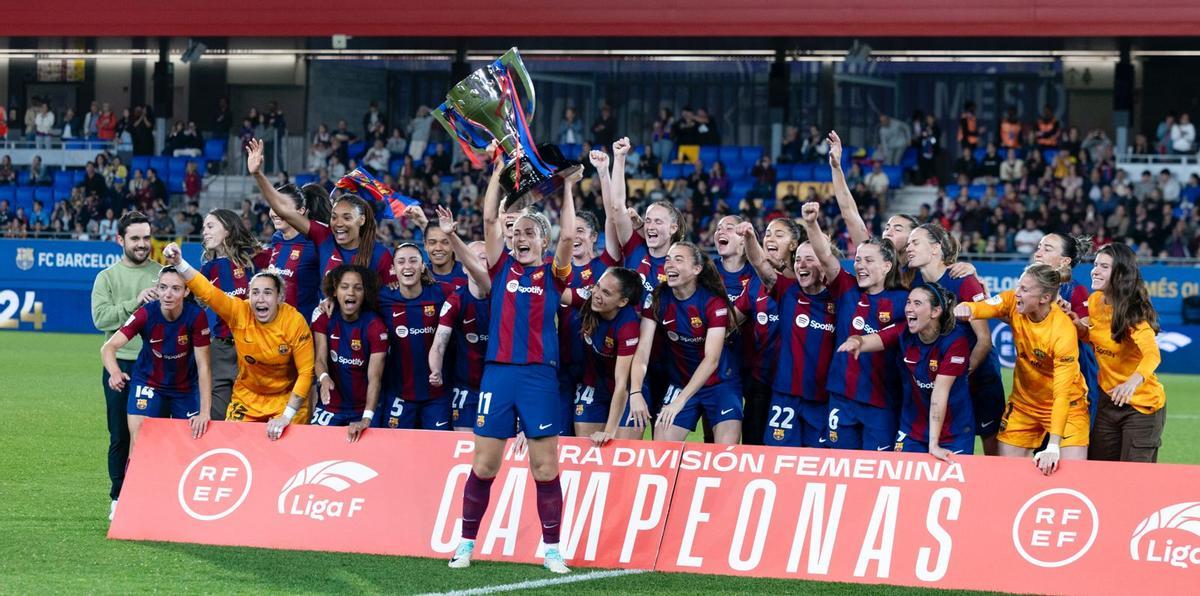 Así fue la entrega del trofeo de Liga F al FC Barcelona Así fue la entrega del trofeo de Liga F al FC Barcelona
